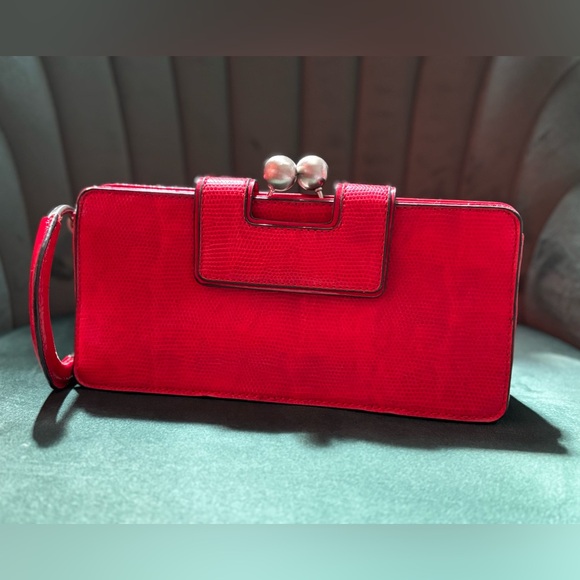 The Limited Handbags - VINTAGE Y2K - Cool Limited Red Clutch